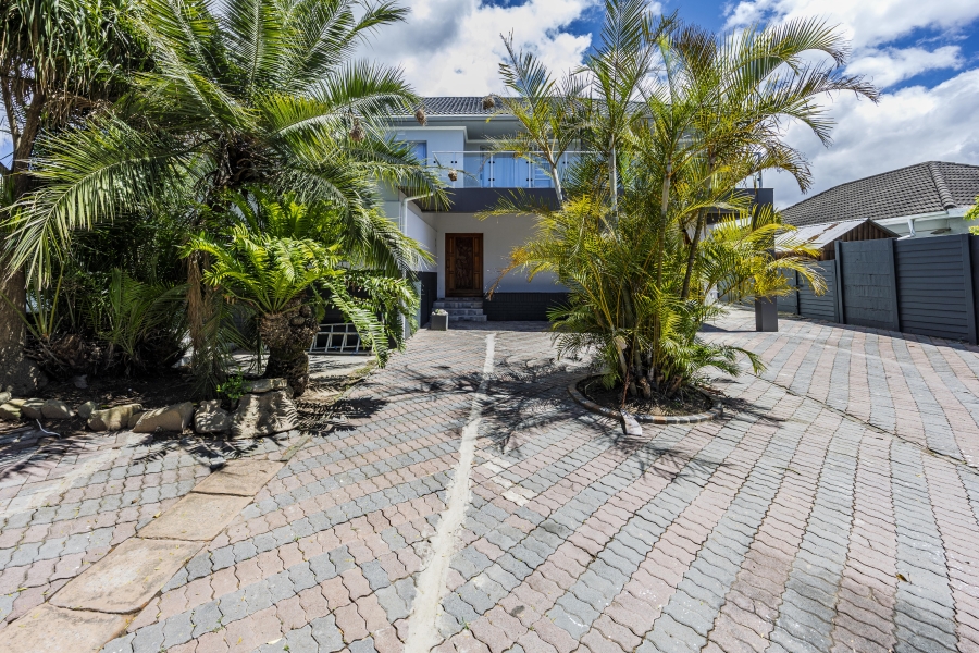 5 Bedroom Property for Sale in Sunnyridge Eastern Cape